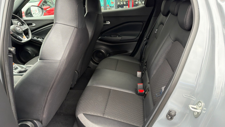 Nissan Juke 1.0 DiG-T N-Connecta 5dr Petrol Hatchback
